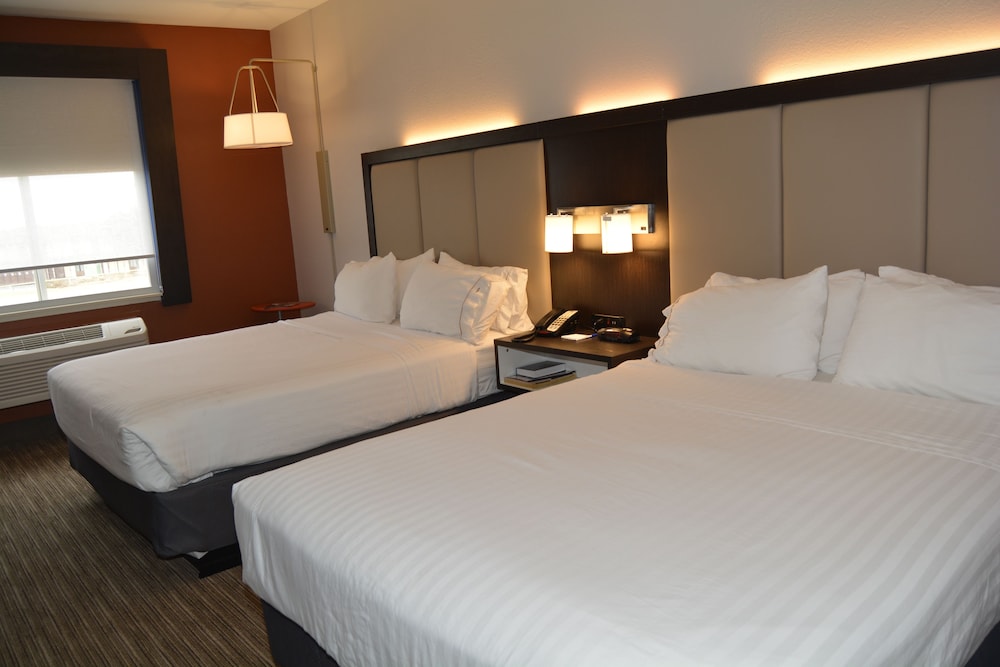 holiday inn express and suites by ihg
