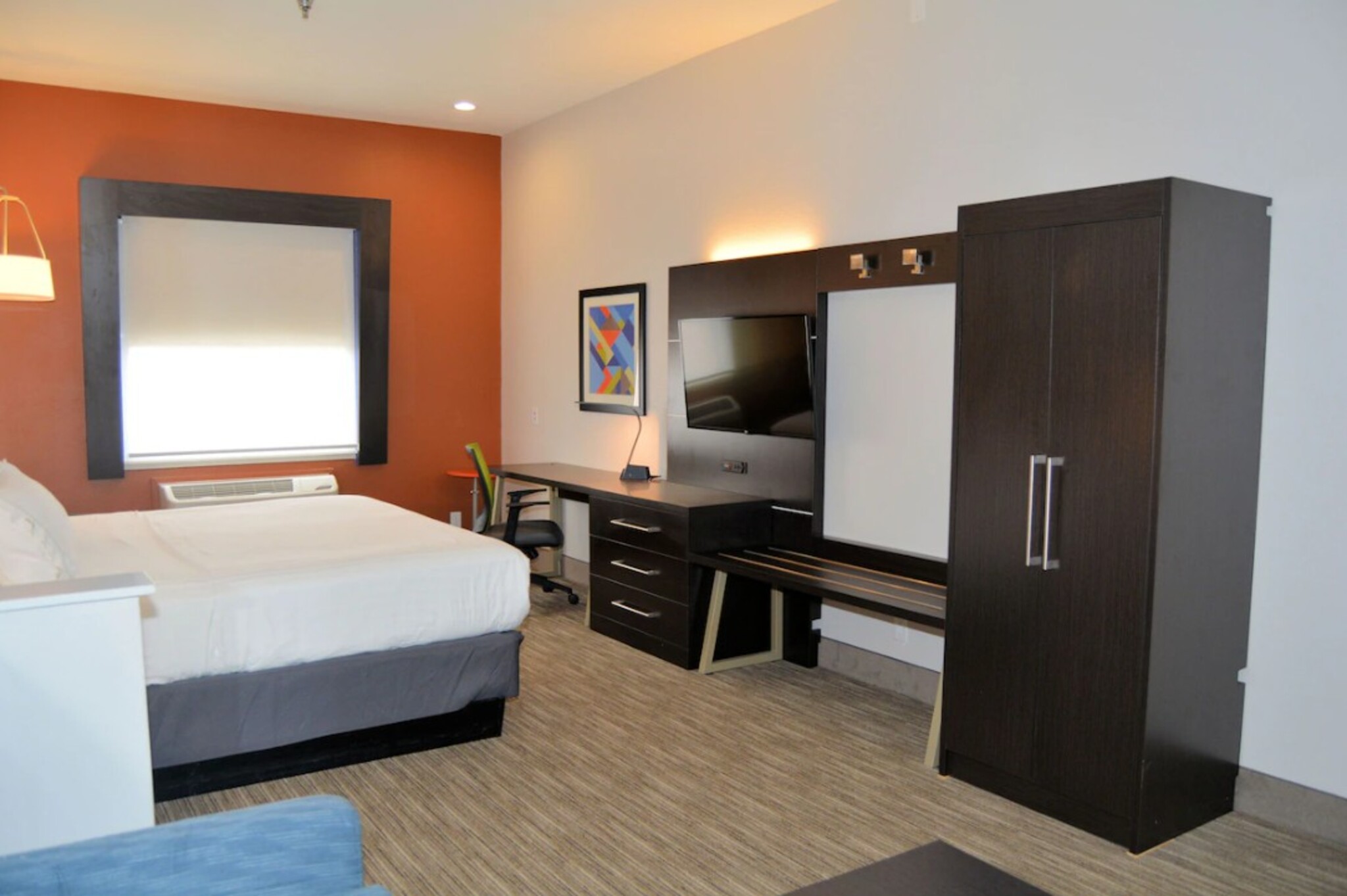 holiday inn express and suites by ihg