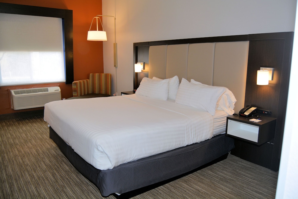 holiday inn express and suites by ihg