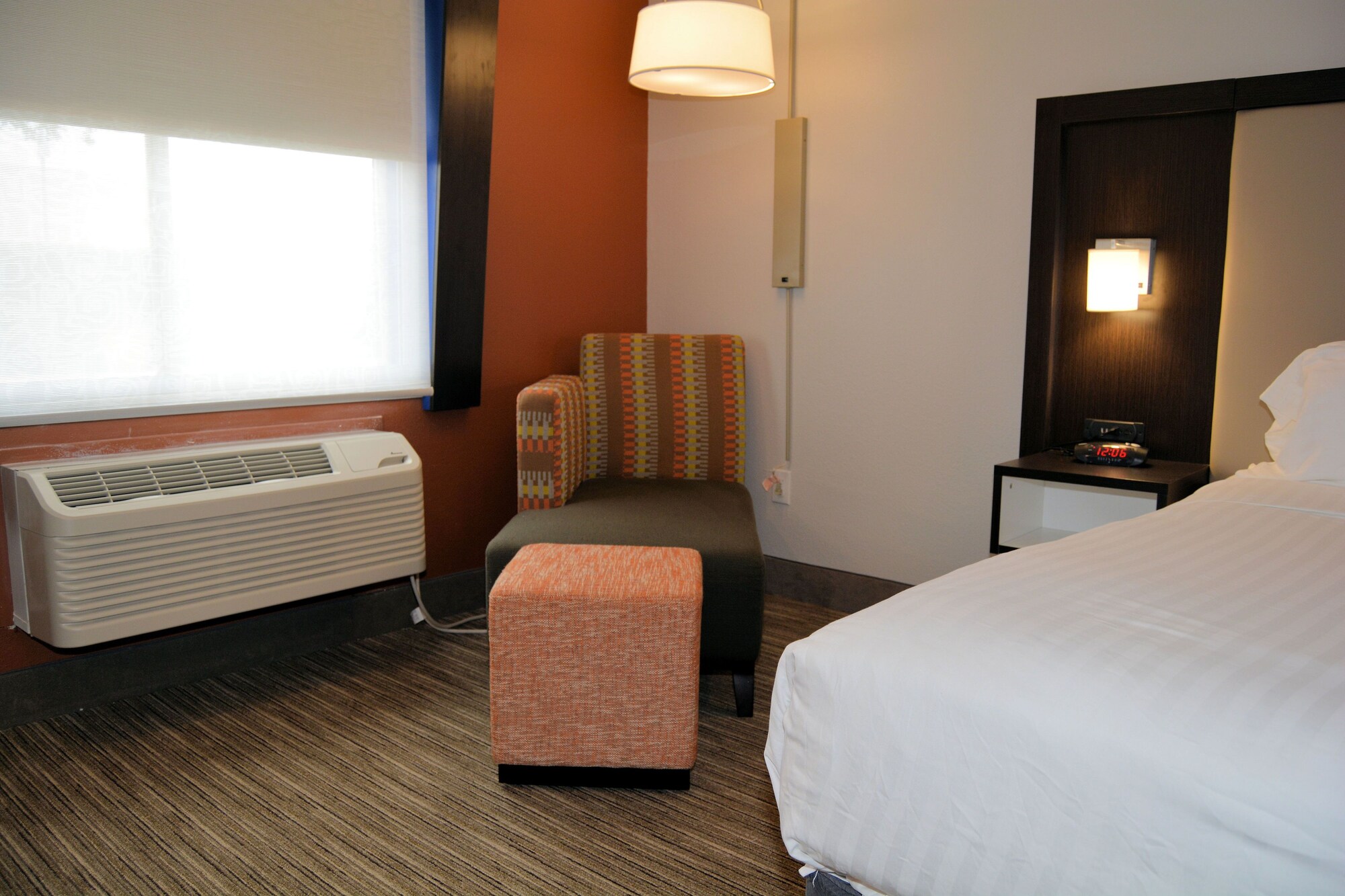 holiday inn express and suites by ihg