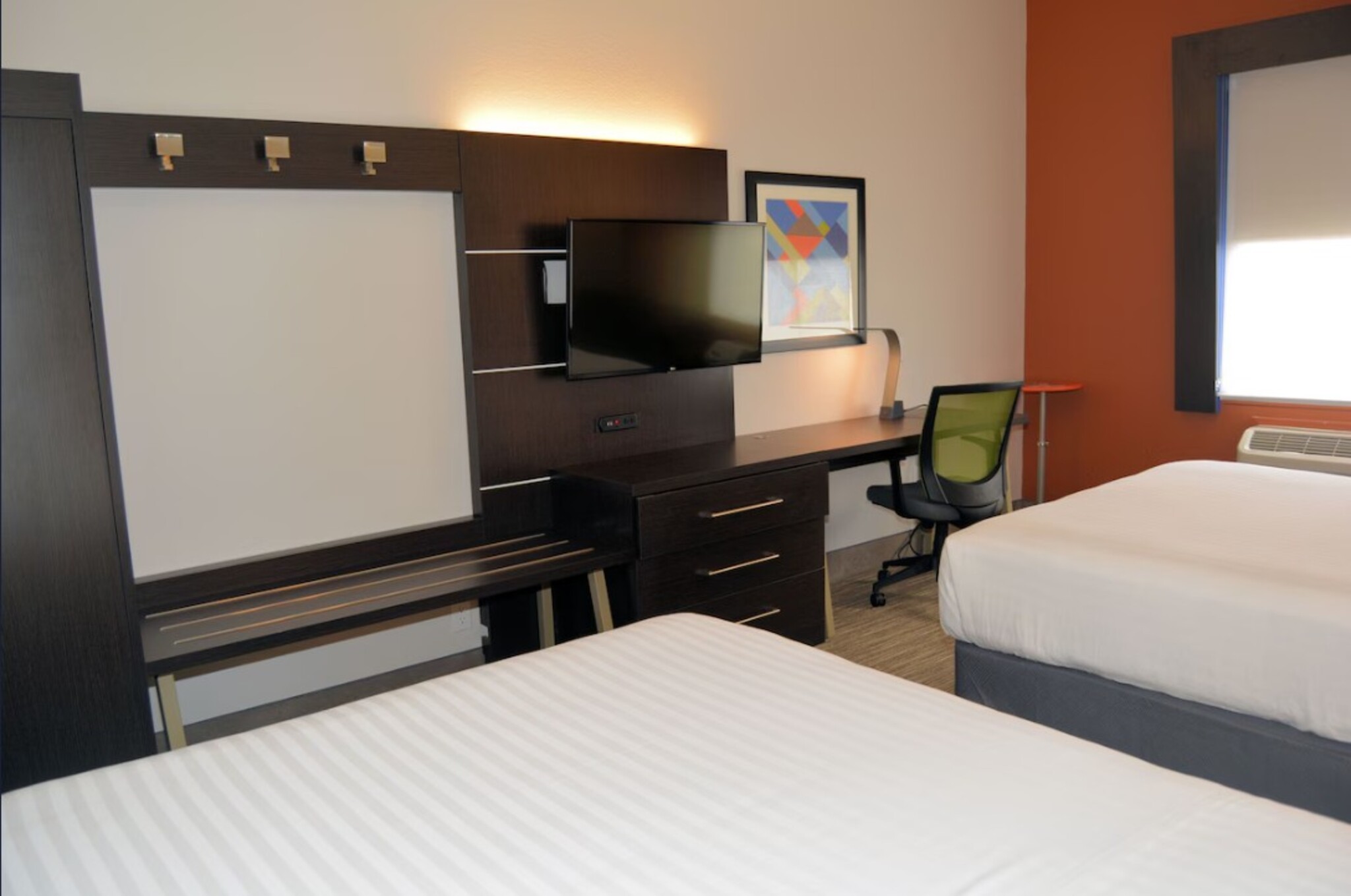 holiday inn express and suites by ihg