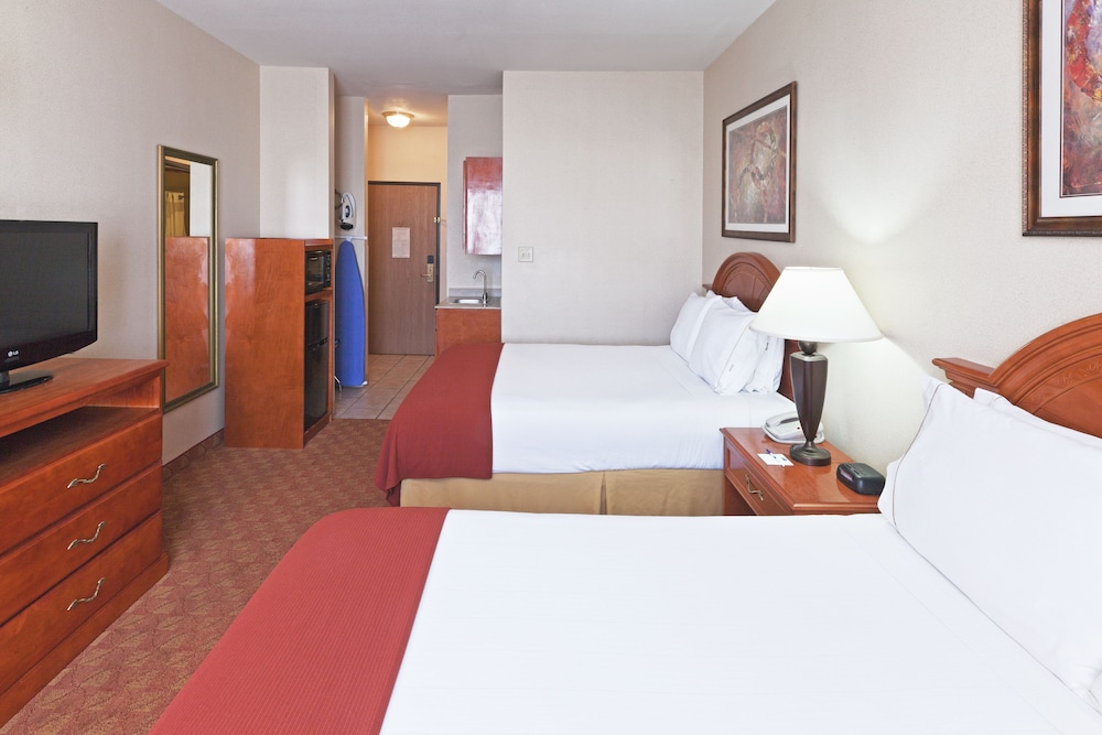 holiday inn express and suites by ihg