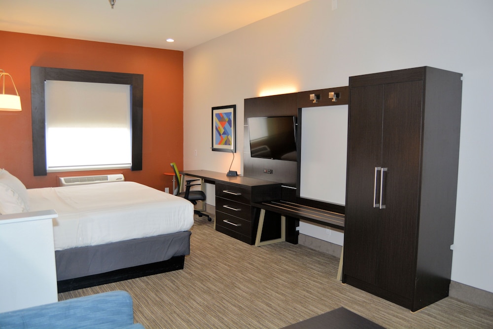 holiday inn express and suites by ihg