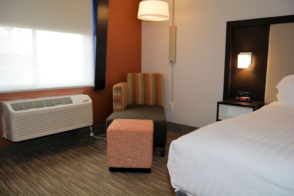 holiday inn express and suites by ihg
