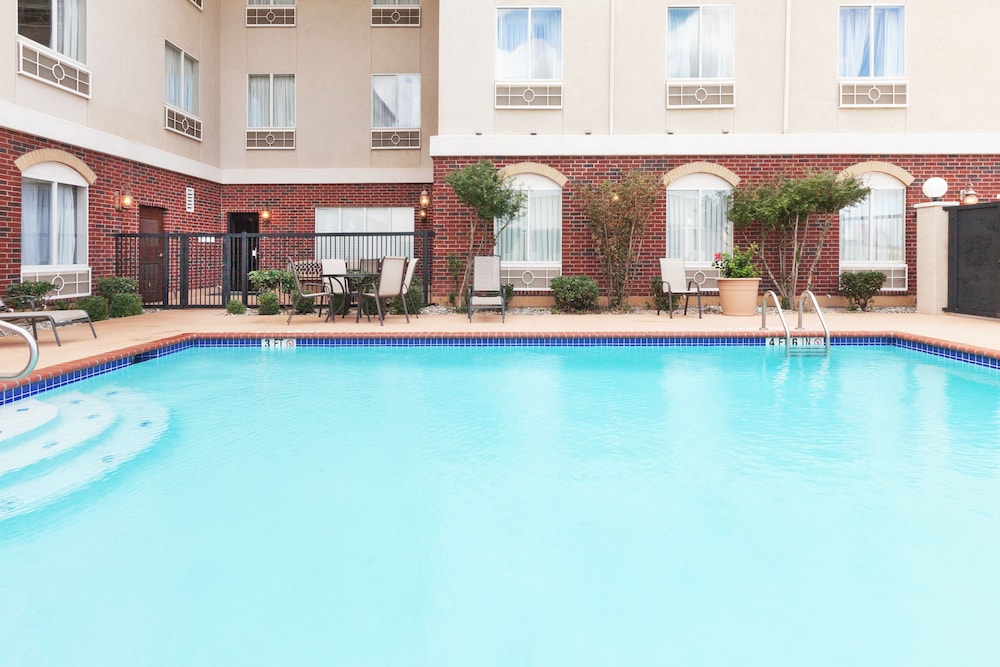 holiday inn express and suites by ihg