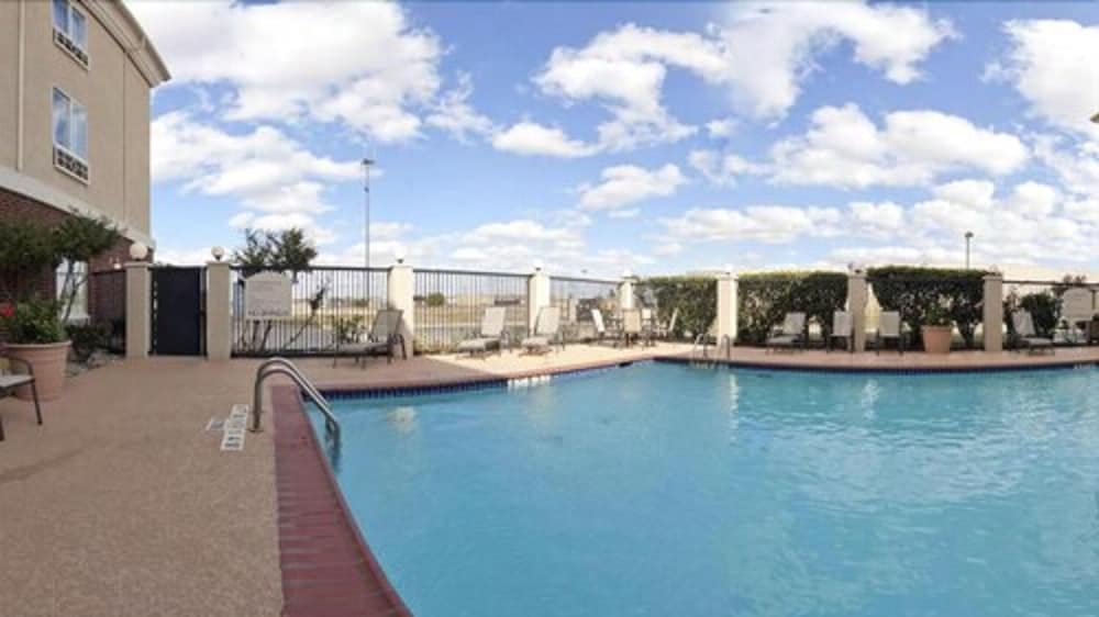 holiday inn express and suites by ihg