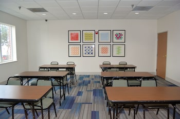 holiday inn express and suites by ihg
