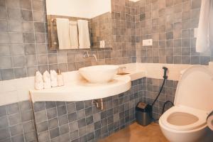 harbour komodo hotel