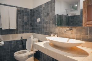 harbour komodo hotel