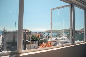 harbour komodo hotel