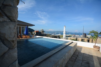 harbour komodo hotel