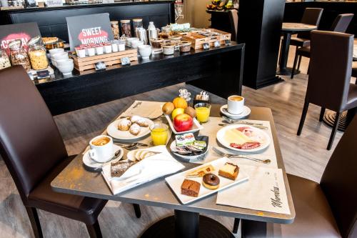 muraless art hotel