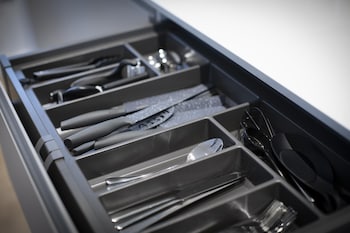 stunning modern 2 bedroom apartment with spectacular views of bath skyline