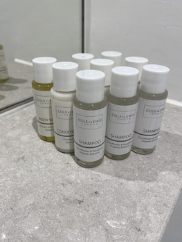 stunning modern 2 bedroom apartment with spectacular views of bath skyline