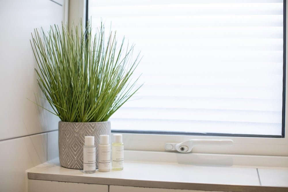 stunning modern 2 bedroom apartment with spectacular views of bath skyline