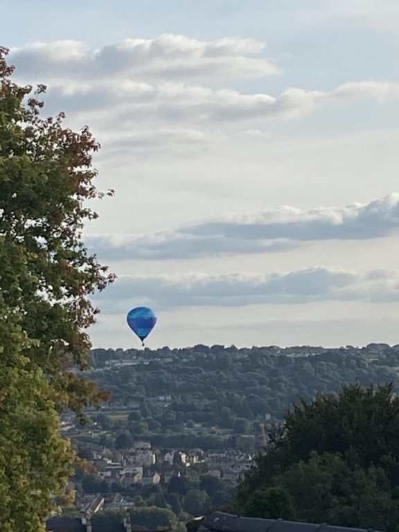 stunning modern 2 bedroom apartment with spectacular views of bath skyline