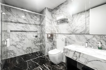 the face 2 by dm suites