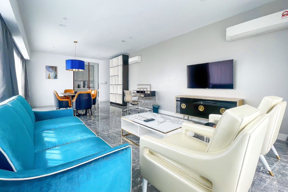 the face 2 by dm suites