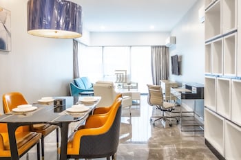 the face 2 by dm suites