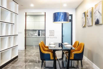 the face 2 by dm suites