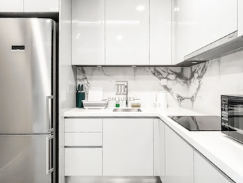 the face 2 by dm suites