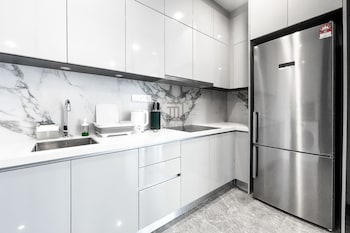 the face 2 by dm suites