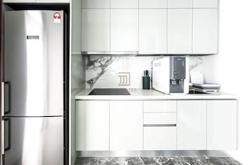 the face 2 by dm suites