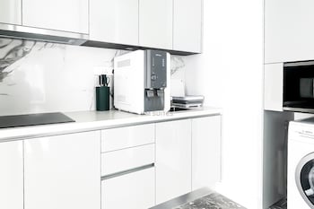 the face 2 by dm suites