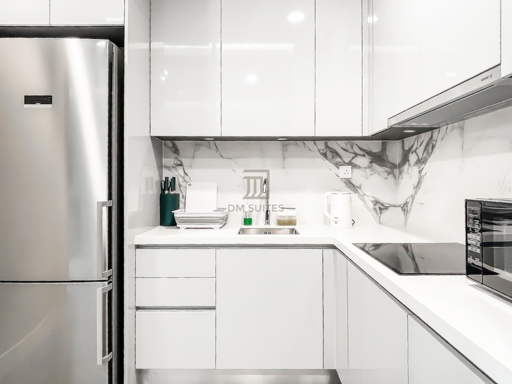 the face 2 by dm suites