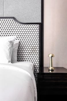 the face 2 by dm suites