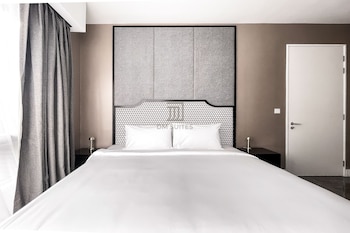 the face 2 by dm suites