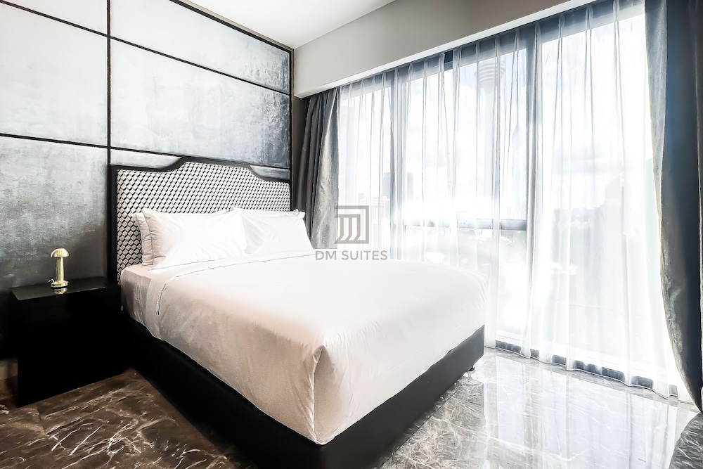 the face 2 by dm suites