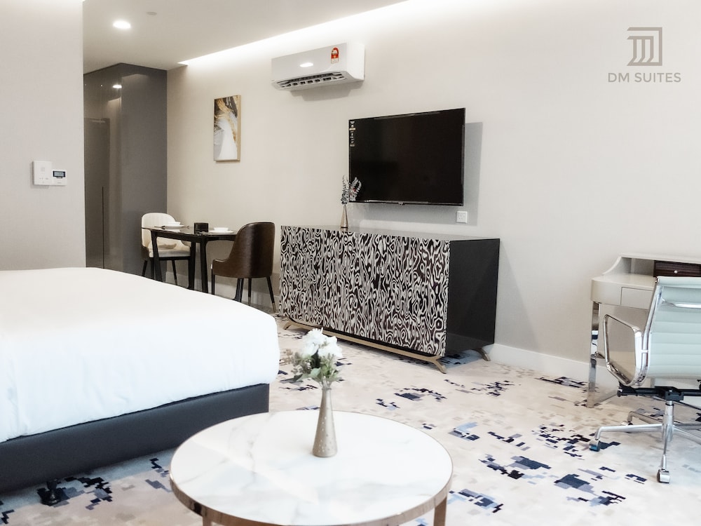 the face 2 by dm suites