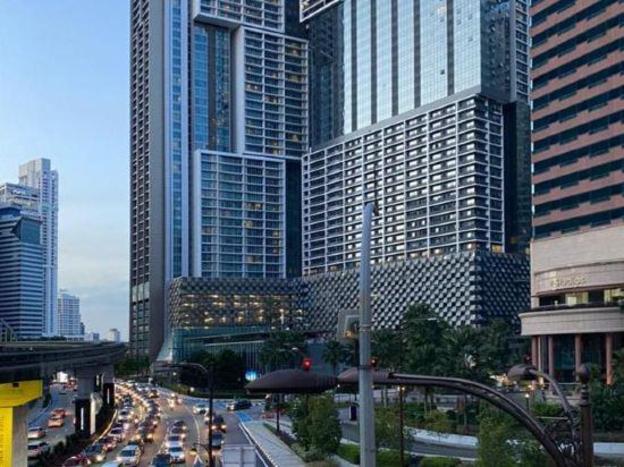 the face 2 by dm suites