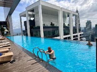 the face 2 by dm suites