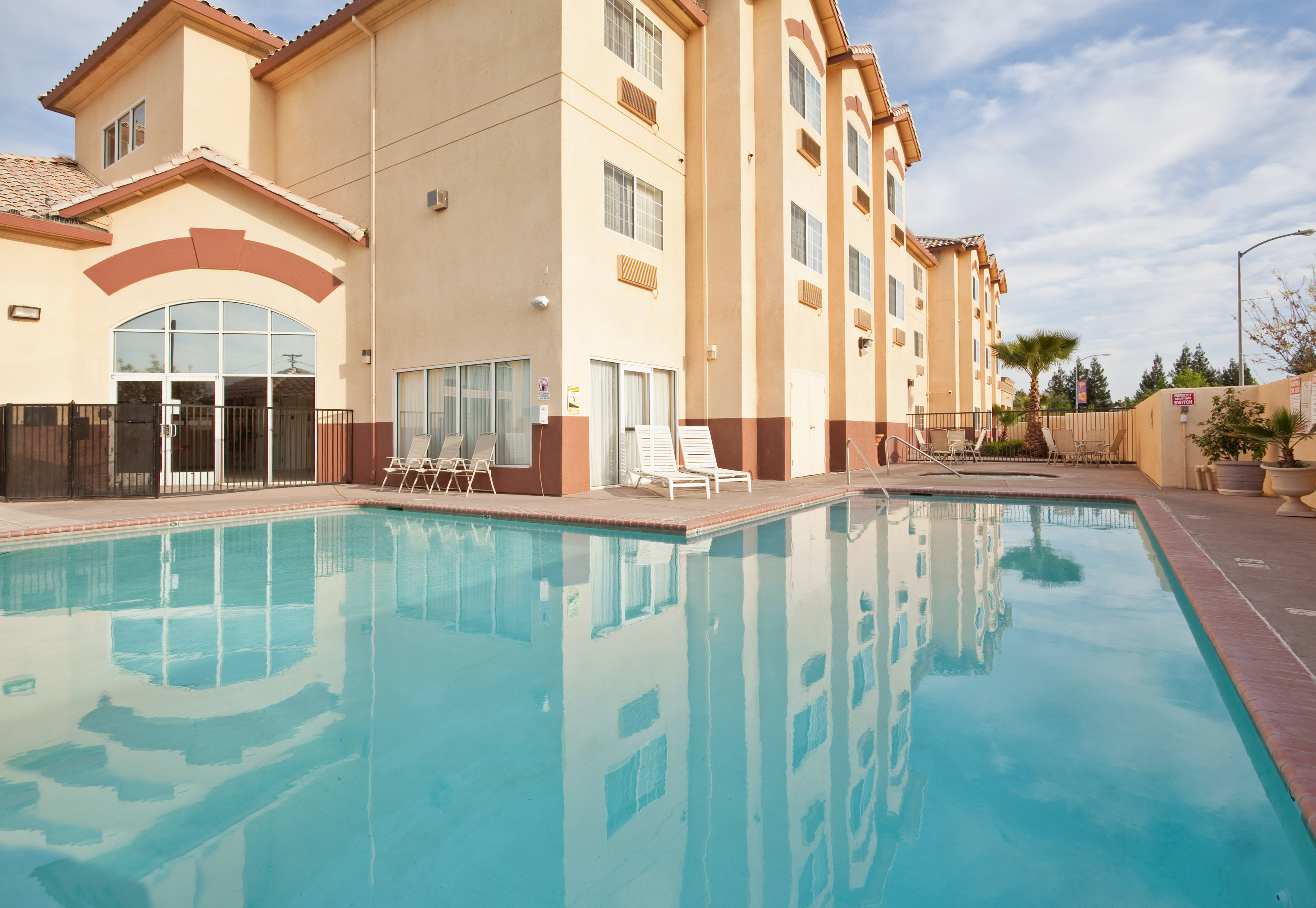 holiday inn express madera yosemite park area by ihg