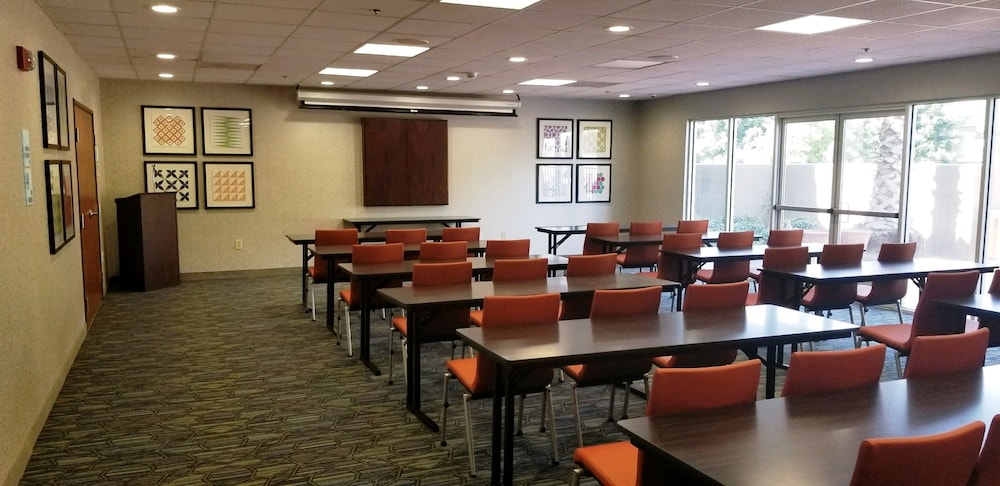 holiday inn express madera yosemite park area by ihg