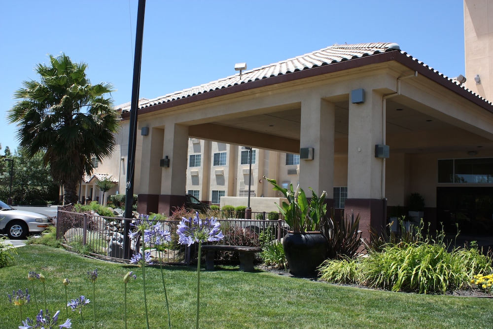 holiday inn express madera yosemite park area by ihg