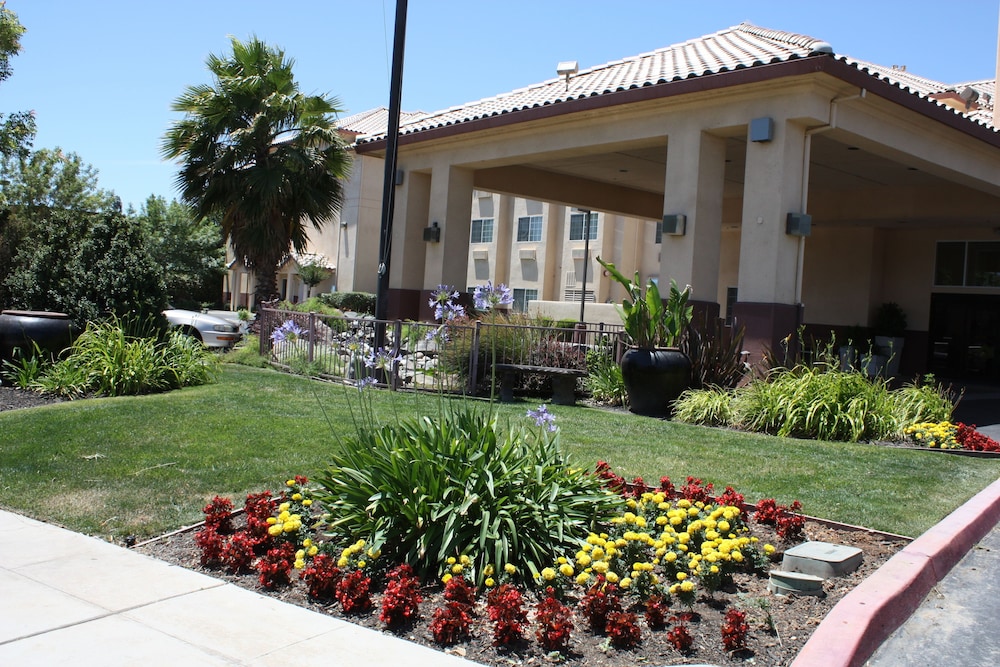 holiday inn express madera yosemite park area by ihg