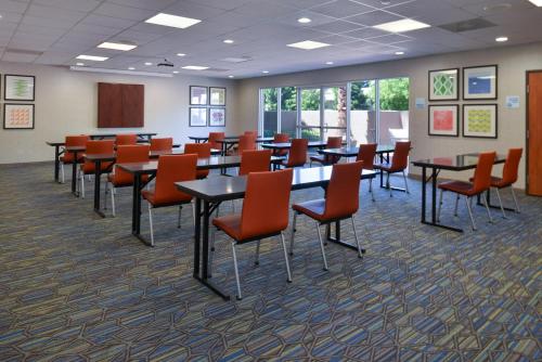 holiday inn express madera yosemite park area by ihg