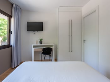 limehome barcelona carrer de fontcoberta self check in only