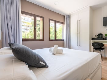 limehome barcelona carrer de fontcoberta self check in only