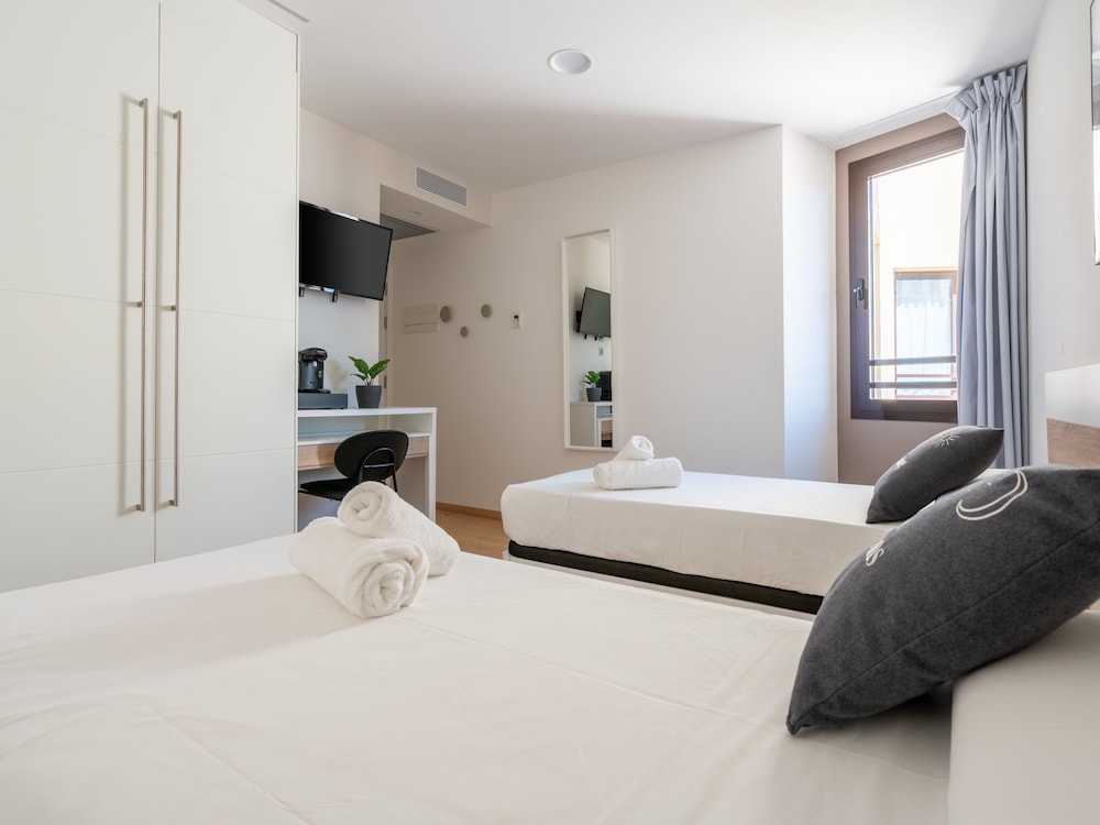 limehome barcelona carrer de fontcoberta self check in only