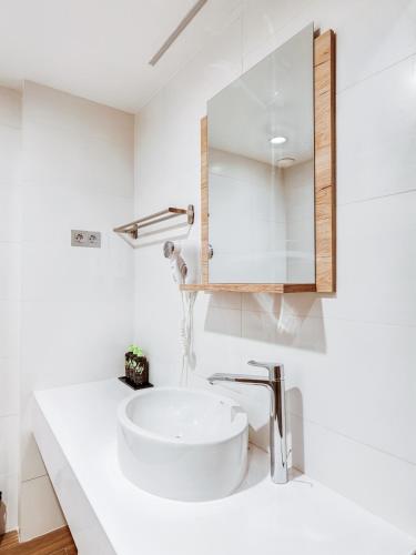 limehome barcelona carrer de fontcoberta self check in only