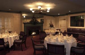 D. Hotel Suites & Spa,Holyoke>>Hampden,3 star