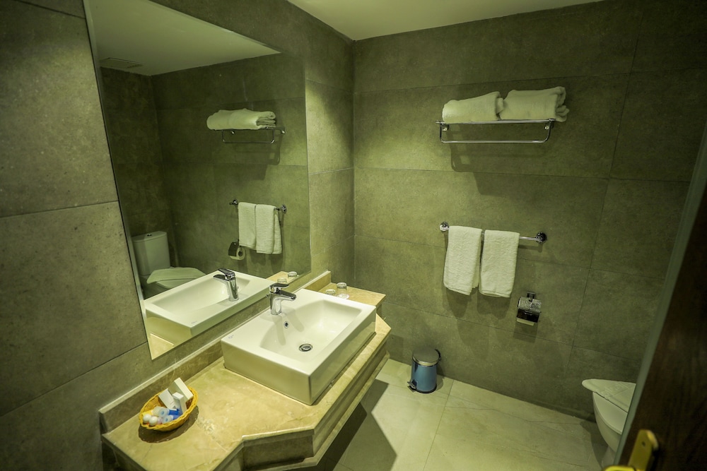 blend elphistone resort