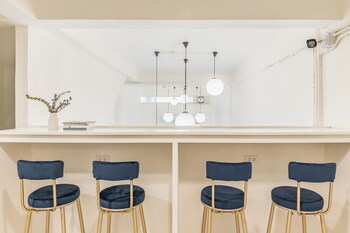 shapel hostel and cafe