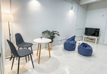 shapel hostel and cafe