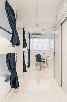 shapel hostel and cafe