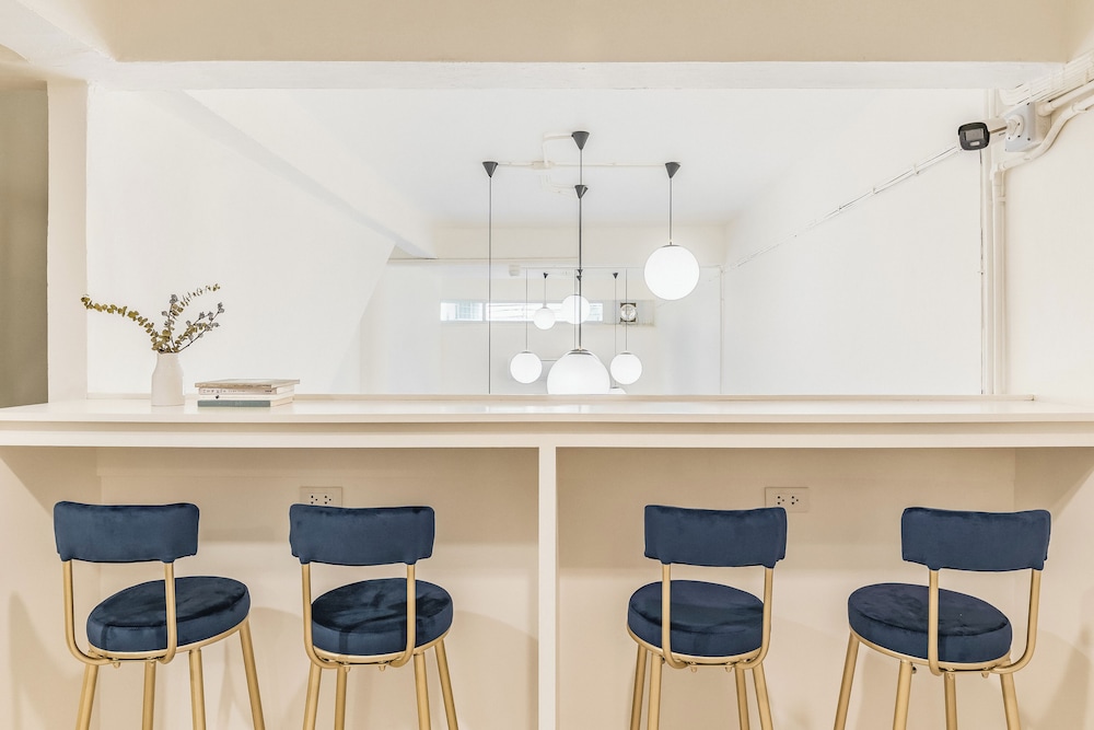 shapel hostel and cafe